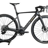 Vélo de gravel électrique Scott Solace Gravel eRide 30 noir mat de Loop Sports avec cadre carbone et pneus larges