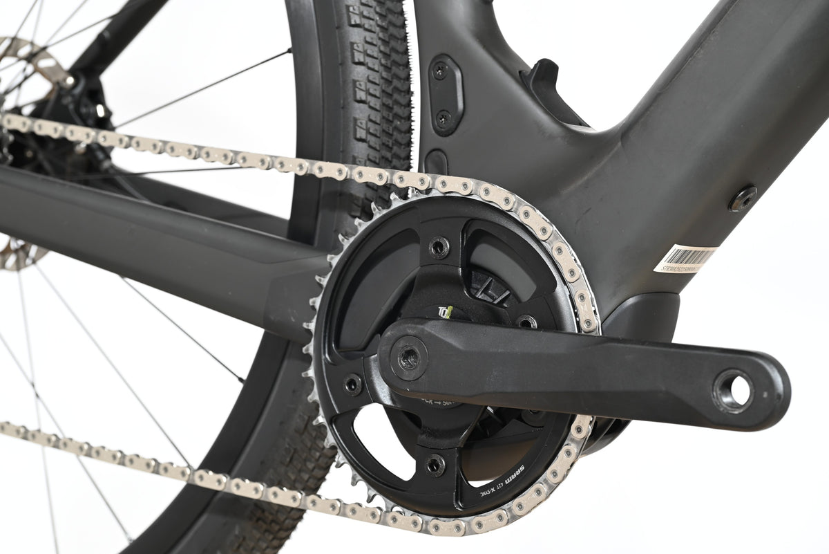 Gros plan sur le pédalier et la transmission du vélo gravel électrique Loop Sports Scott Solace Gravel eRide 30 noir
