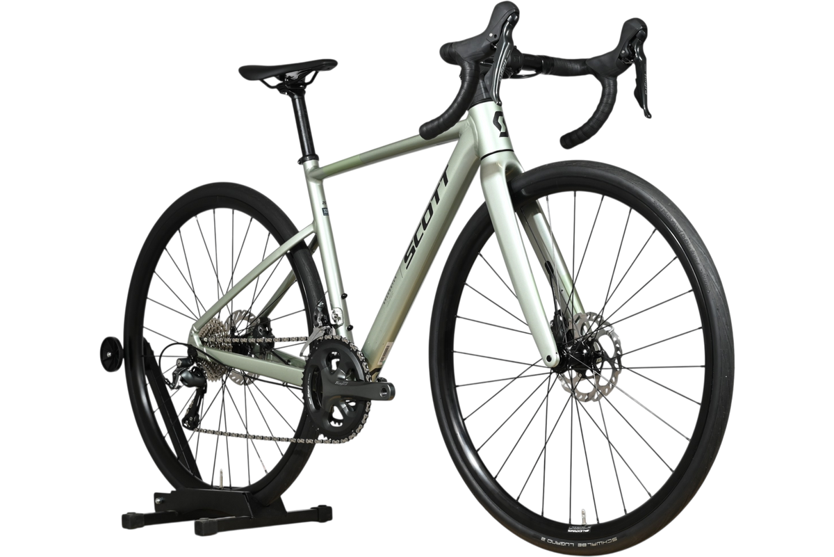 Vélo de route Scott Speedster 20 2026 vert clair chez Loop Sports, cadre en aluminium avec freins à disque