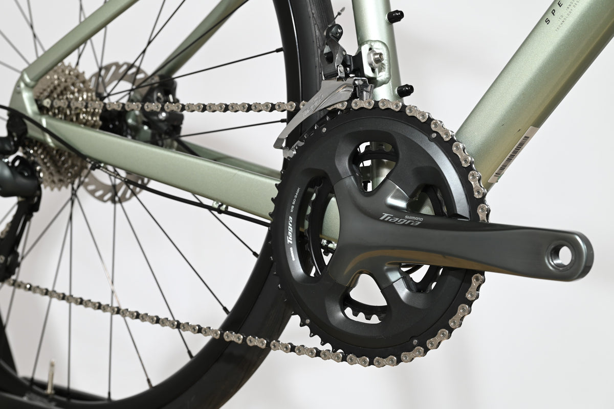 Gros plan sur le pédalier Shimano Tiagra et la transmission du vélo de route Scott Speedster 20 chez Loop Sports