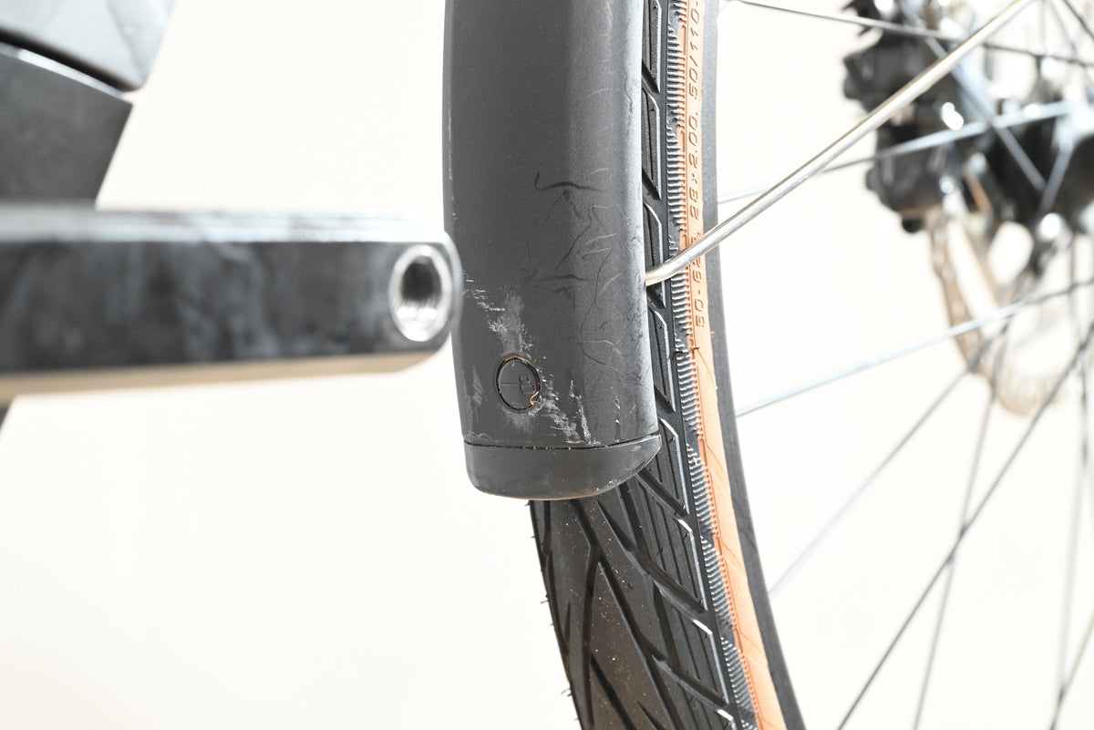 Garde-boue noir rayé de vélo électrique Loop Sports Scott Sub Active 20 avec pneu à flanc marron