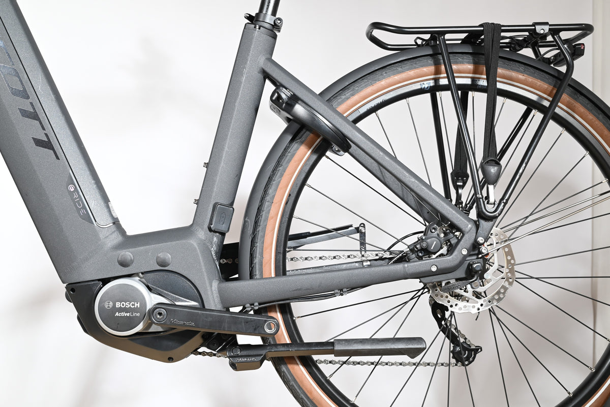 Velo electrique Loop Sports Scott Sub Active 20 gris avec moteur Bosch Active Line et porte-bagages arriere