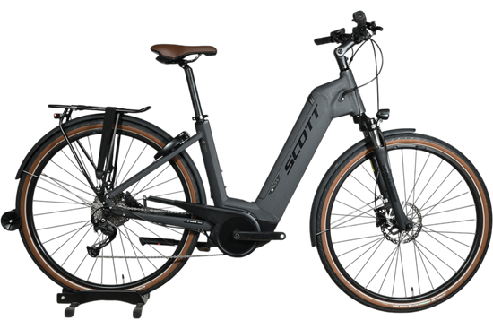 Vélo électrique Scott Sub Active 20 gris mat avec selle marron et pneus à flancs beiges chez Loop Sports