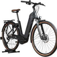 Vélo électrique Loop Sports Scott Sub Active 20 noir avec selle et flancs de pneus marron sur support en bois