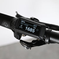 Écran de contrôle numérique Bosch sur le guidon du vélo électrique Sunn Charger S1 2025 de Loop Sports