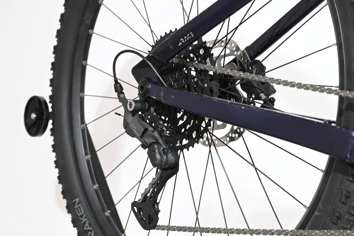 Transmission arrière et dérailleur Shimano Cues du vélo électrique Sunn Rage S1 2025 de Loop Sports