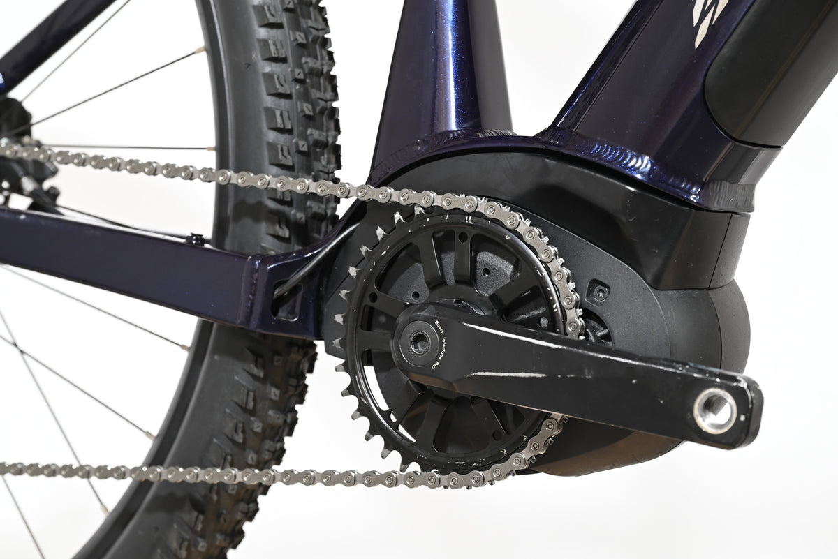 Gros plan sur le moteur électrique Bosch et le pédalier du vélo électrique Sunn Rage S1 2025 chez Loop Sports