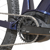 Gros plan sur le moteur électrique et le pédalier Ride+ du vélo électrique Sunn Rage S1 2025 de Loop Sports