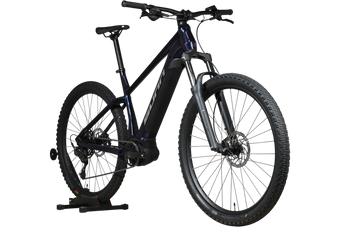 VTT électrique Sunn Rage S1 2025 bleu foncé de Loop Sports sur support en bois