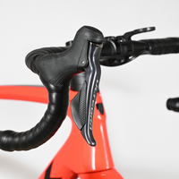 Leviers de frein Shimano Ultegra sur un cintre de vélo de route Trek Emonda SL 7 Loop Sports
