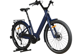 Vélo électrique urbain bleu marine Moustache Lundi 27.6 de Loop Sports avec cadre ouvert et porte-bagages arrière
