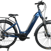 Vélo électrique bleu Velodeville AEB890 2023 avec cadre ouvert et porte-bagages, disponible chez Loop Sports