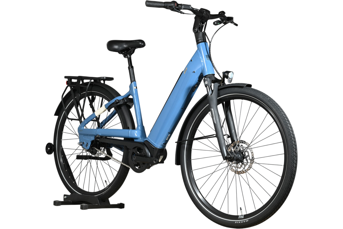 Vélo électrique Giant Liv Allure E+2 bleu de Loop Sports avec cadre ouvert, porte-bagages et pneus Maxxis