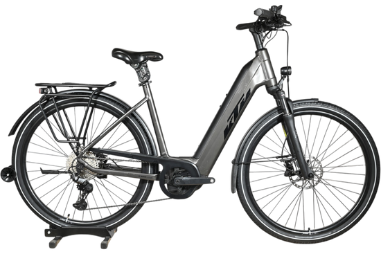 Vélo électrique KTM Macina Style XL 2023 gris de Loop Sports avec cadre ouvert, porte-bagages et pneus robustes