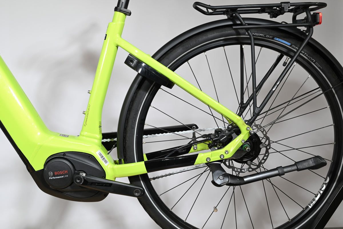 Vue latérale du vélo électrique Loop Sports Victoria eManufaktur 11.7 vert fluo avec moteur Bosch Performance Line