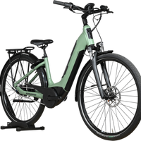 Vélo électrique Winora Sinus Tria N8 vert clair de Loop Sports avec cadre ouvert et porte-bagages arrière