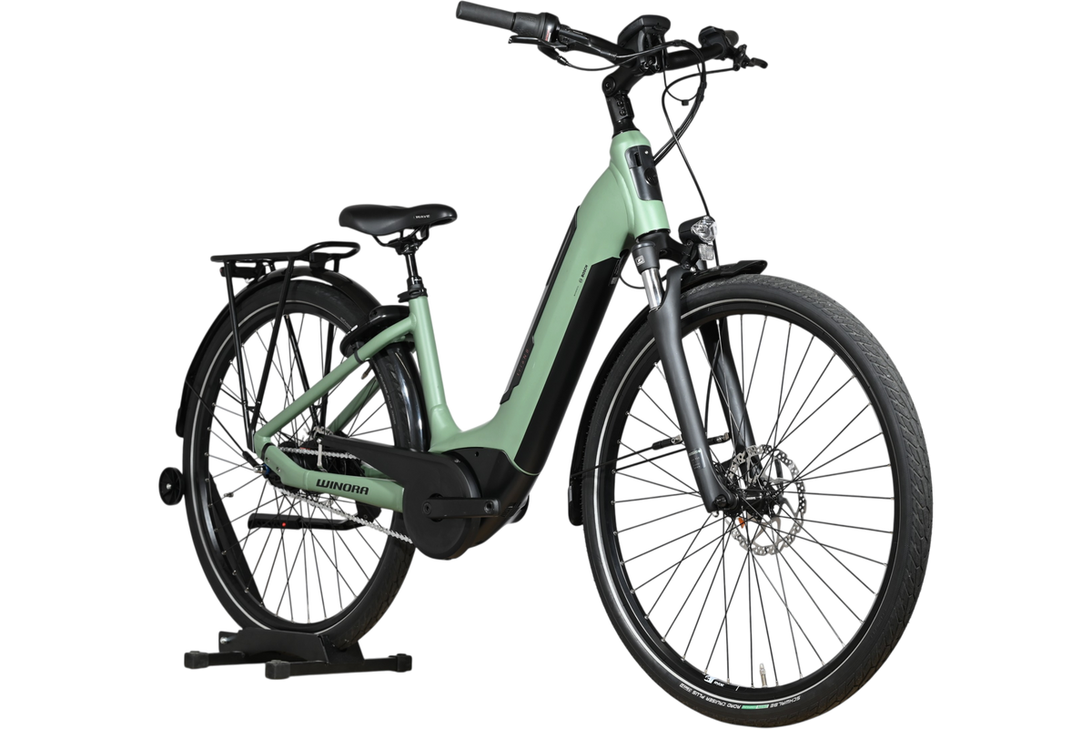 Vélo électrique Winora Sinus Tria N8 vert clair de Loop Sports avec cadre ouvert et porte-bagages arrière