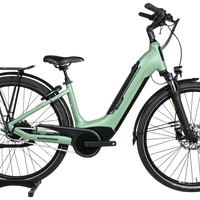 Vélo électrique Winora Sinus Tria N8 vert menthe avec cadre ouvert, porte-bagages et moteur central chez Loop Sports