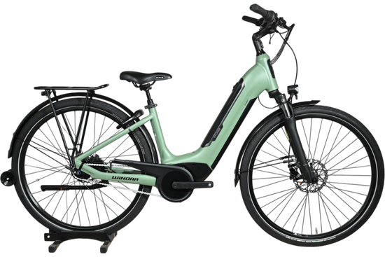 Vélo électrique Winora Sinus Tria N8 vert menthe avec cadre ouvert, porte-bagages et moteur central chez Loop Sports