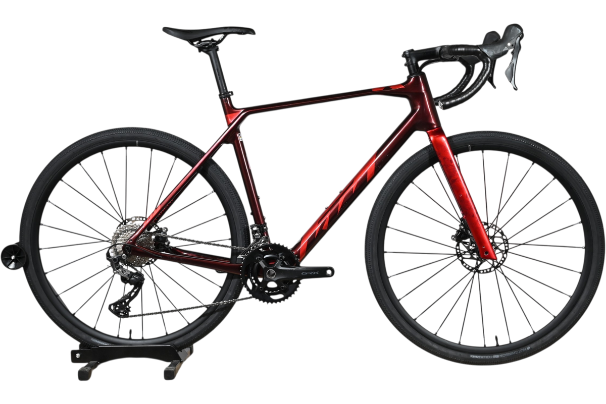 Vélo de gravel KTM X-Strada Elite 2024 rouge dégradé avec cadre en carbone, présenté par Loop Sports