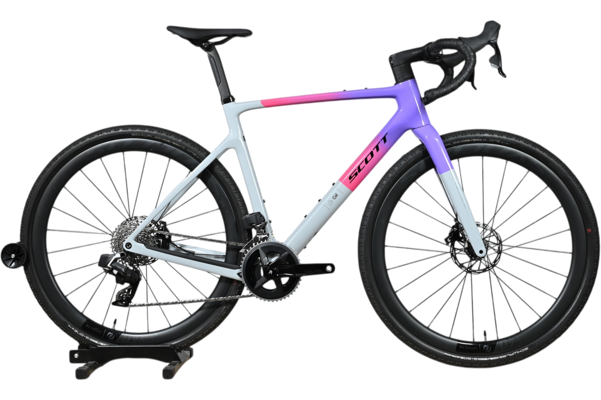 Vélo de gravel Scott Addict Gravel 20 2026 de Loop Sports avec cadre dégradé violet et rose sur fond blanc