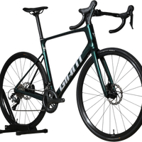 Vélo de route Giant Defy Advanced 3 2025 vert foncé chez Loop Sports, cadre en carbone avec freins à disque