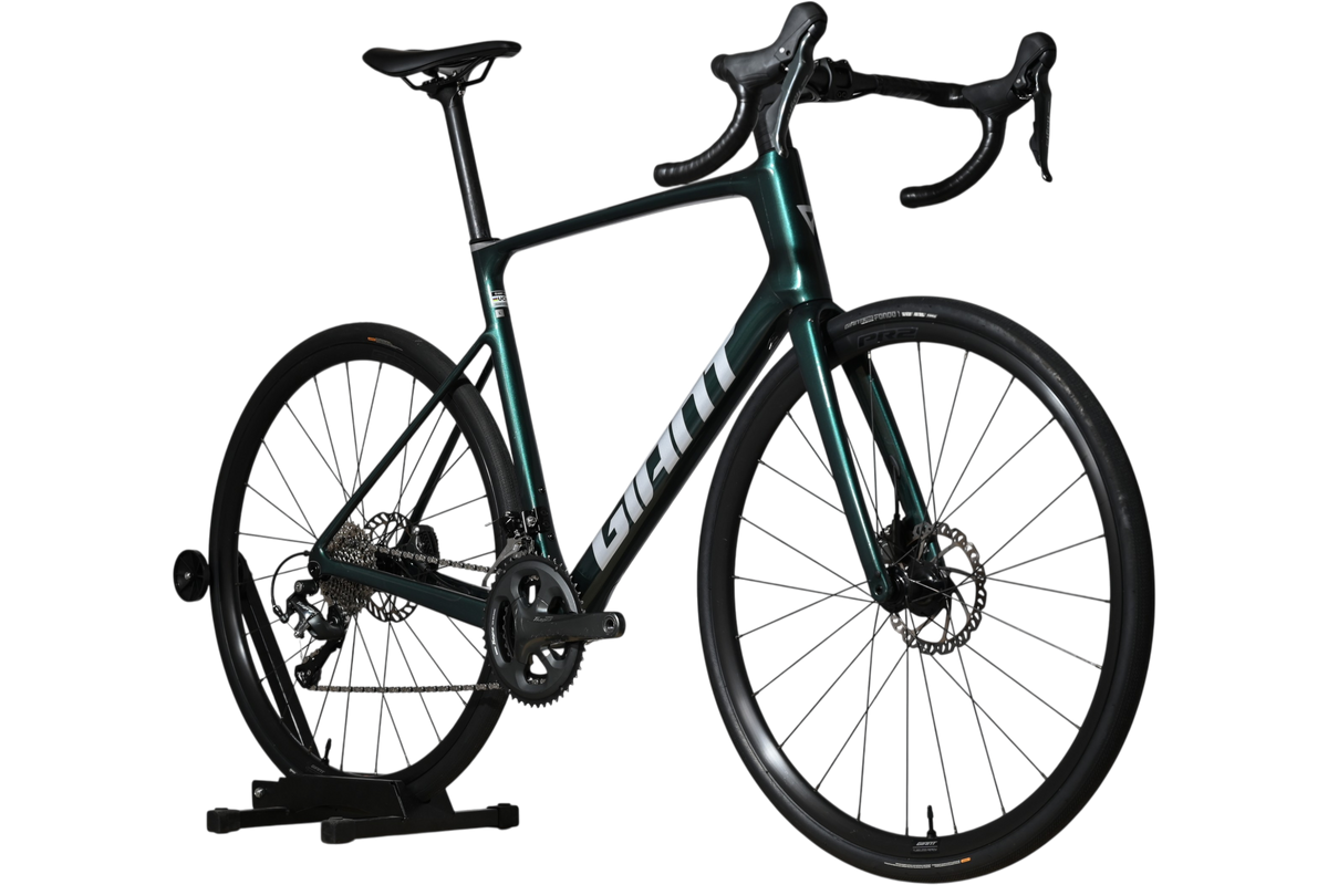 Vélo de route Giant Defy Advanced 3 2025 vert foncé chez Loop Sports, cadre en carbone avec freins à disque