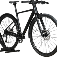 Vélo de route hybride noir Scott Metrix 30 EQ 2024 chez Loop Sports avec garde-boue et freins à disque