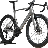 Vélo de route Loop Sports Scott Foil RC Ultimate gris en carbone avec roues aérodynamiques et groupe Shimano 105