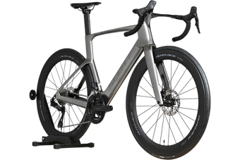 Vélo de route Loop Sports Scott Foil RC Ultimate gris en carbone avec roues aérodynamiques et groupe Shimano 105
