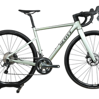 Vélo de route Scott Speedster 20 2026 vert clair, cadre en aluminium, disponible chez Loop Sports