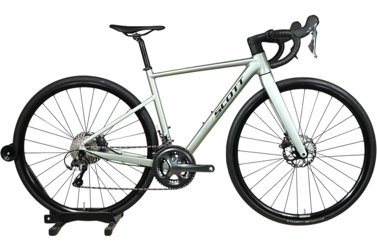 Vélo de route Scott Speedster 20 2026 vert clair, cadre en aluminium, disponible chez Loop Sports
