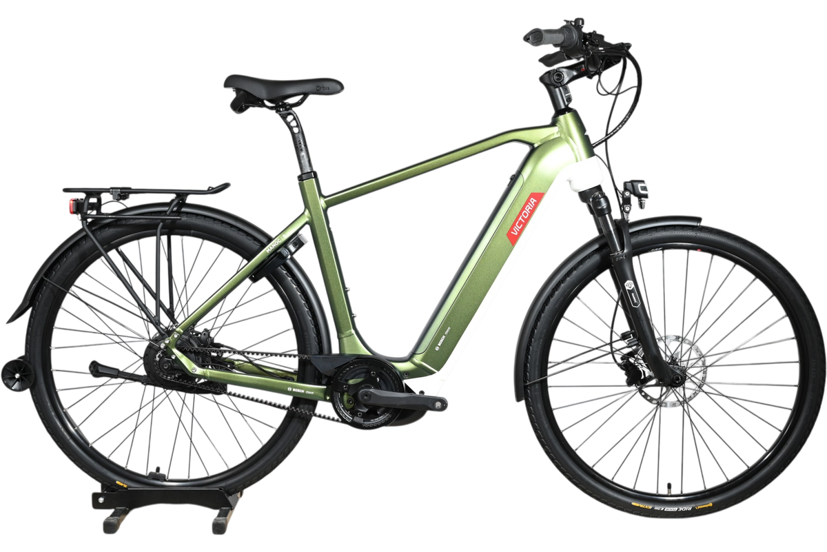 Vélo électrique Victoria Manoc 5 2025 vert olive avec moteur Bosch, porte-bagages et garde-boue chez Loop Sports
