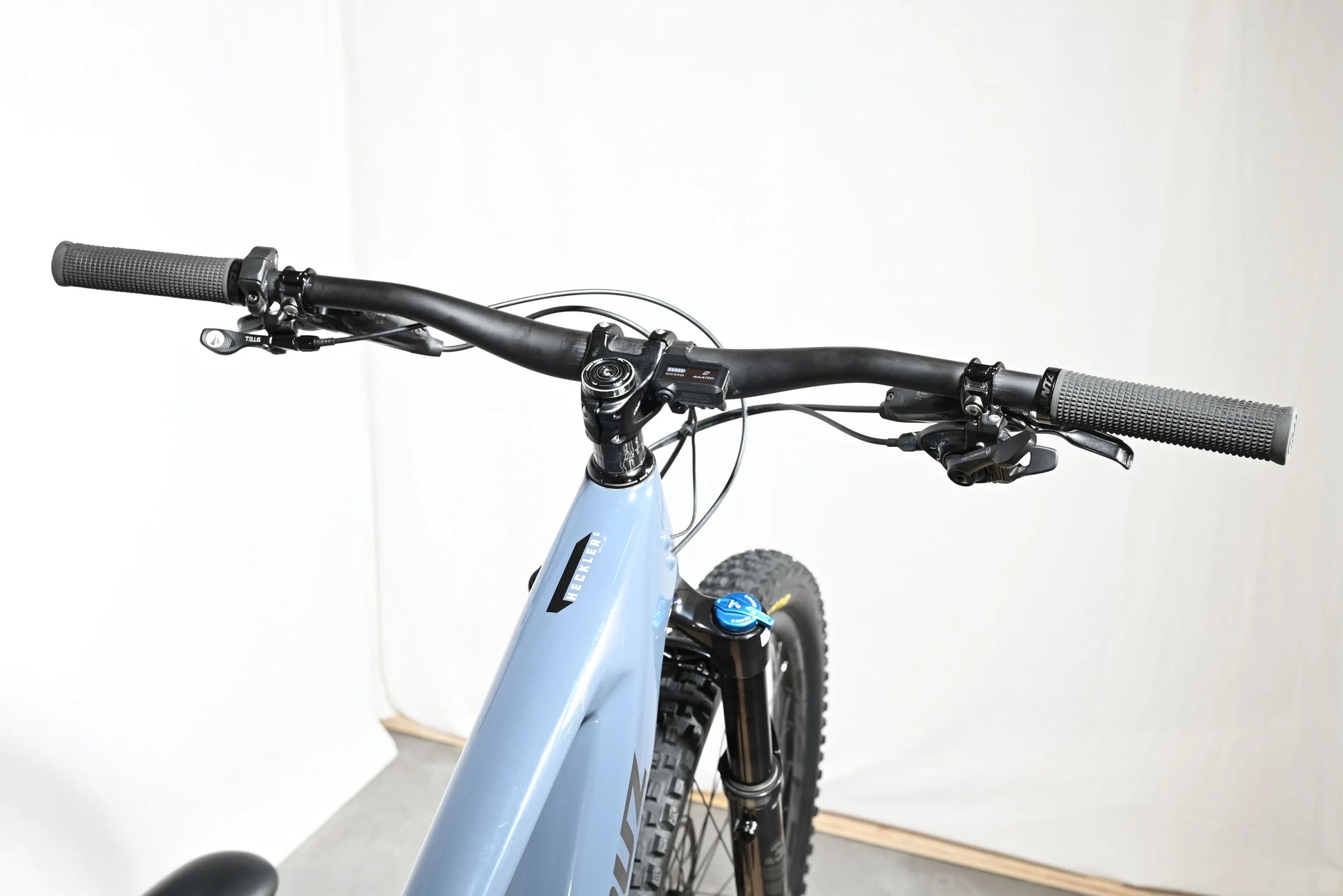 Santa Cruz Heckler Carbon | 2023 - L - 393KM - Loop Sports